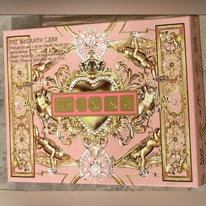 PAT McGRATH LABS
Divine Blush + Glow Face Palette: Nude Venus